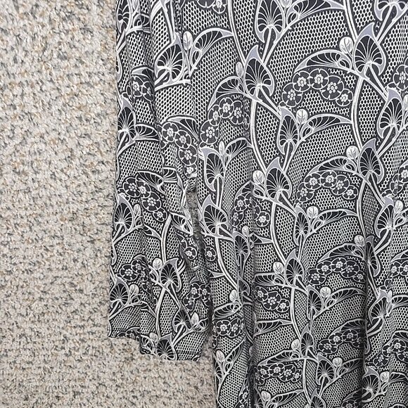 Rose & Olive Top Womens Plus 1X Black Printed Tunic V Neck Casual Ladies - Picture 3 of 7